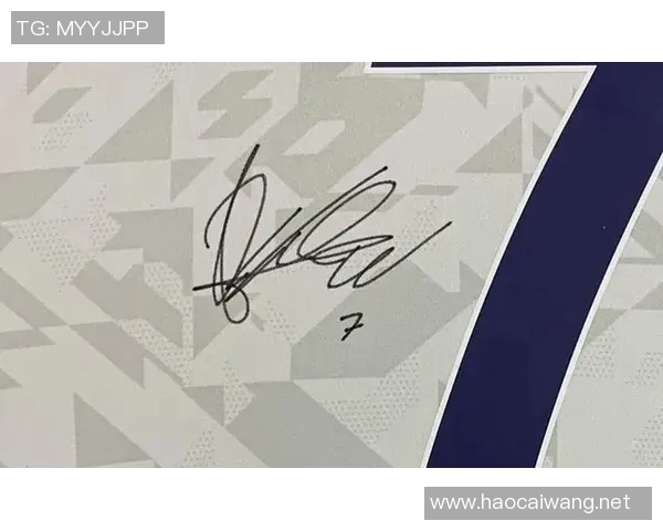 如何让女生有机会见到心仪的足球明星和获取签名的实用攻略