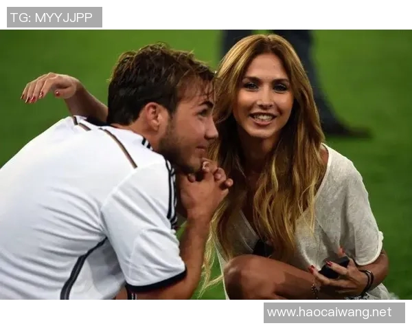 女孩与足球明星的亲密瞬间精彩拍照合集视频分享